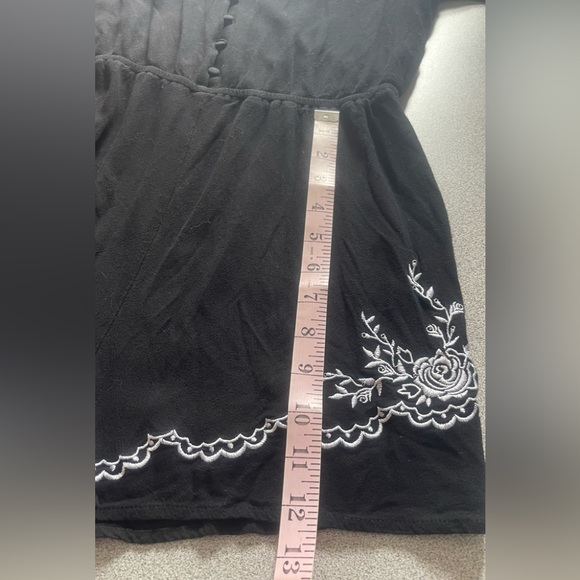 KENDALL & KYLIE Black & White Rose Print Romper Size Large - Picture 12 of 14